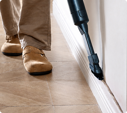 Crevice cleaning scene