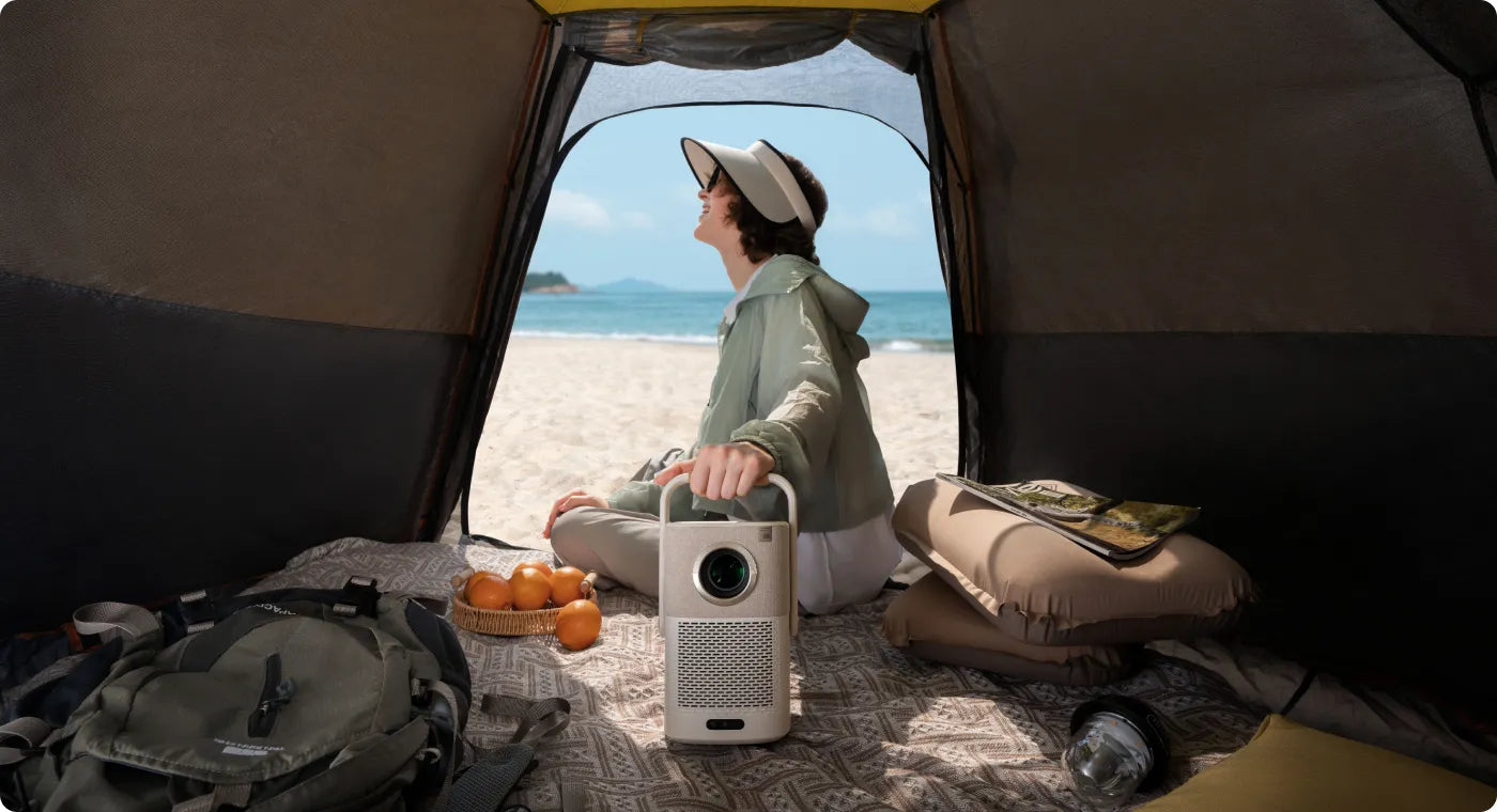 Suitable for seaside camping projector, portable design, easy to carry. Enjoy a wonderful camping night.